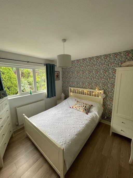 Home In Wirral - Peaceful Contemporary Gem. Экстерьер фото