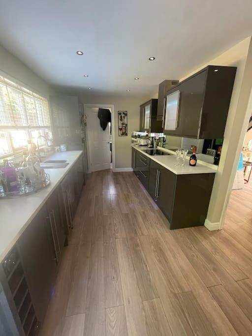 Home In Wirral - Peaceful Contemporary Gem. Экстерьер фото